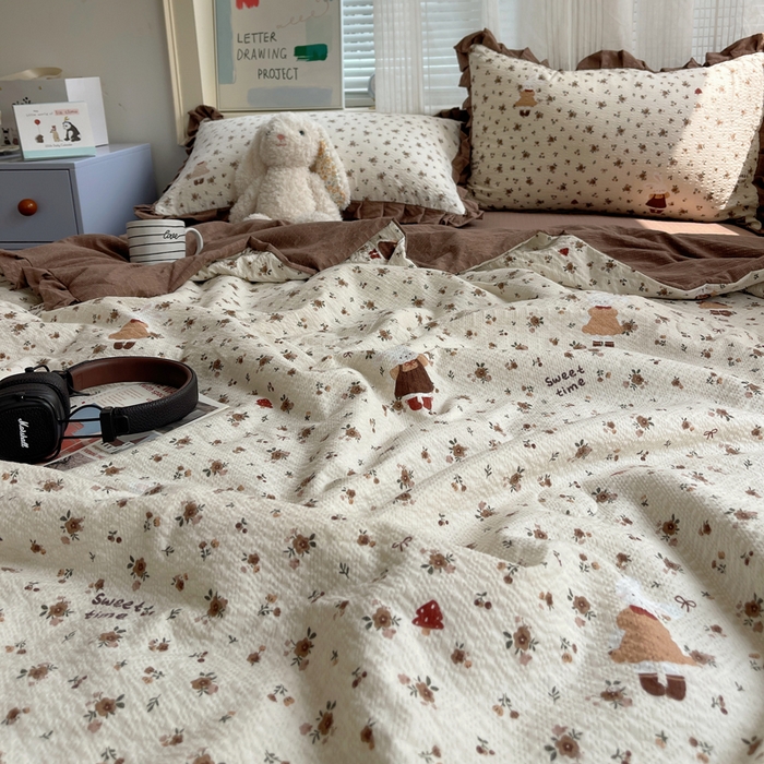 91家纺网 家纺一手货源 找家纺 迪梦姿家纺 2026新款泡芙纱花边款夏被四件套 田园兔