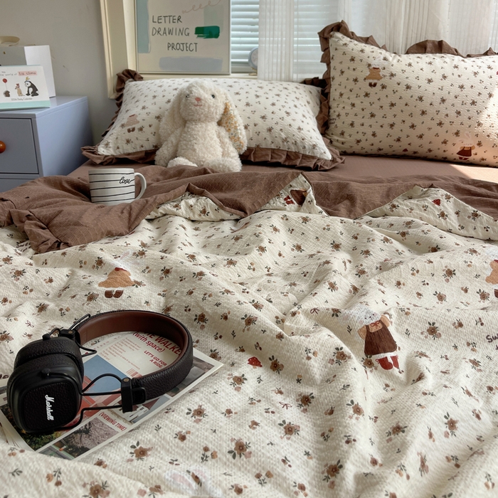 91家纺网 家纺一手货源 找家纺 迪梦姿家纺 2026新款泡芙纱花边款夏被四件套 田园兔