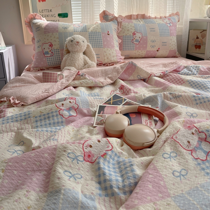 91家纺网 家纺一手货源 找家纺 迪梦姿家纺 2026新款泡芙纱花边款夏被四件套 甜喵块块