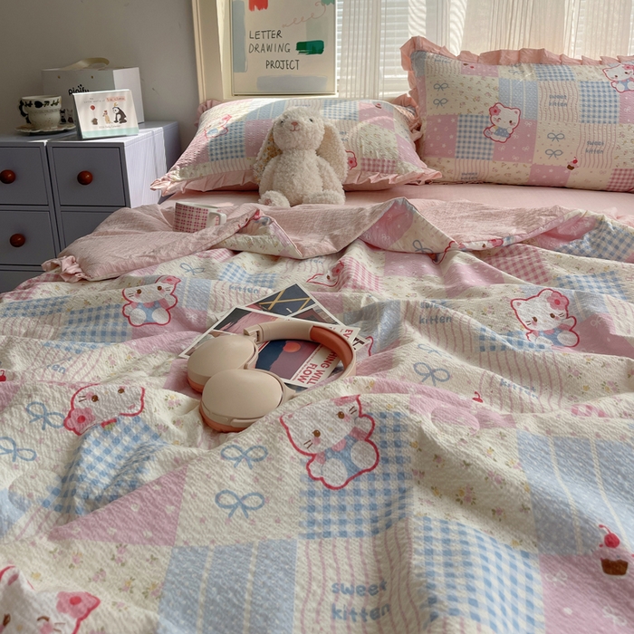 91家纺网 家纺一手货源 找家纺 迪梦姿家纺 2026新款泡芙纱花边款夏被四件套 甜喵块块