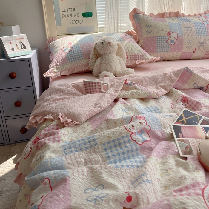 91家纺网 家纺一手货源 找家纺 迪梦姿家纺 2026新款泡芙纱花边款夏被四件套 甜喵块块