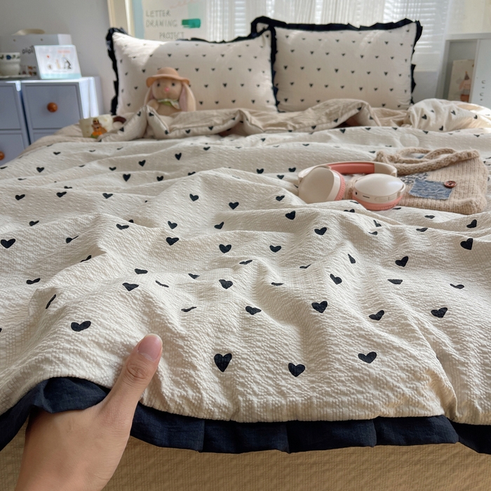 91家纺网 家纺一手货源 找家纺 迪梦姿家纺 2026新款泡芙纱花边款夏被四件套 甜心咖絮