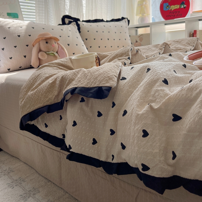 91家纺网 家纺一手货源 找家纺 迪梦姿家纺 2026新款泡芙纱花边款夏被四件套 甜心咖絮