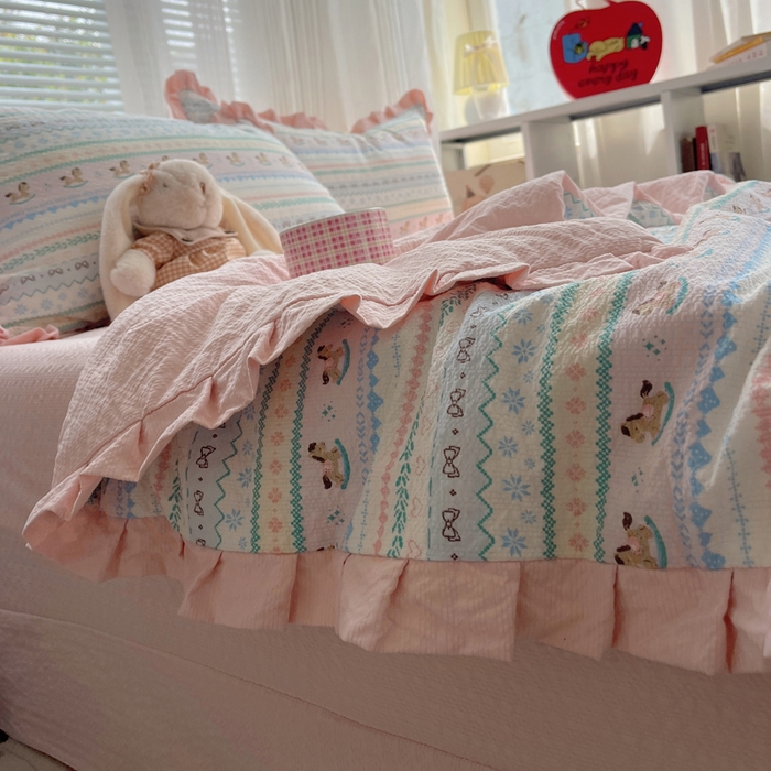 迪梦姿家纺 2026新款泡芙纱花边款夏被四件套 甜心木马卷