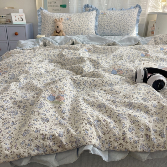 91家纺网 家纺一手货源 找家纺 迪梦姿家纺 2026新款泡芙纱花边款夏被四件套 兔仔花田