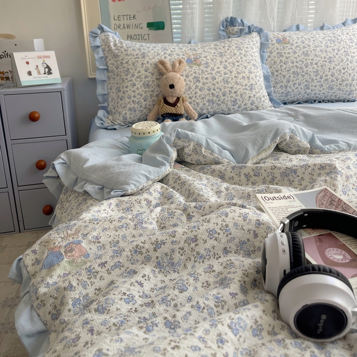 91家纺网 家纺一手货源 找家纺 迪梦姿家纺 2026新款泡芙纱花边款夏被四件套 兔仔花田