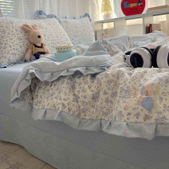 91家纺网 家纺一手货源 找家纺 迪梦姿家纺 2026新款泡芙纱花边款夏被四件套 兔仔花田