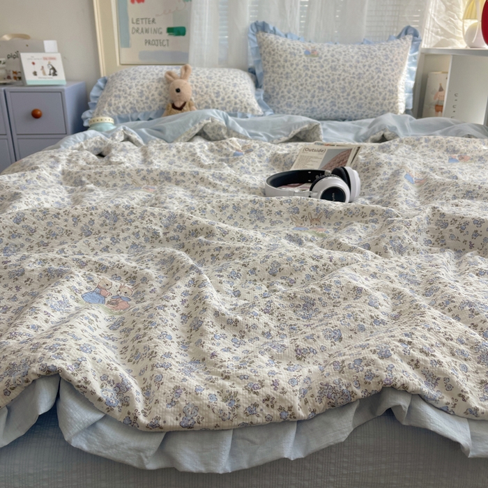 91家纺网 家纺一手货源 找家纺 迪梦姿家纺 2026新款泡芙纱花边款夏被四件套 兔仔花田