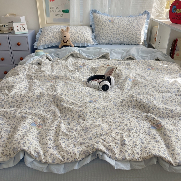 91家纺网 家纺一手货源 找家纺 迪梦姿家纺 2026新款泡芙纱花边款夏被四件套 兔仔花田