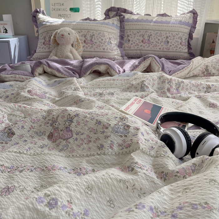 91家纺网 家纺一手货源 找家纺 迪梦姿家纺 2026新款泡芙纱花边款夏被四件套 小兔裙边