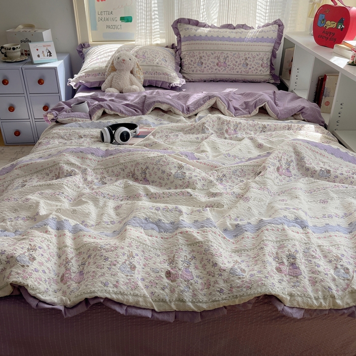 91家纺网 家纺一手货源 找家纺 迪梦姿家纺 2026新款泡芙纱花边款夏被四件套 小兔裙边