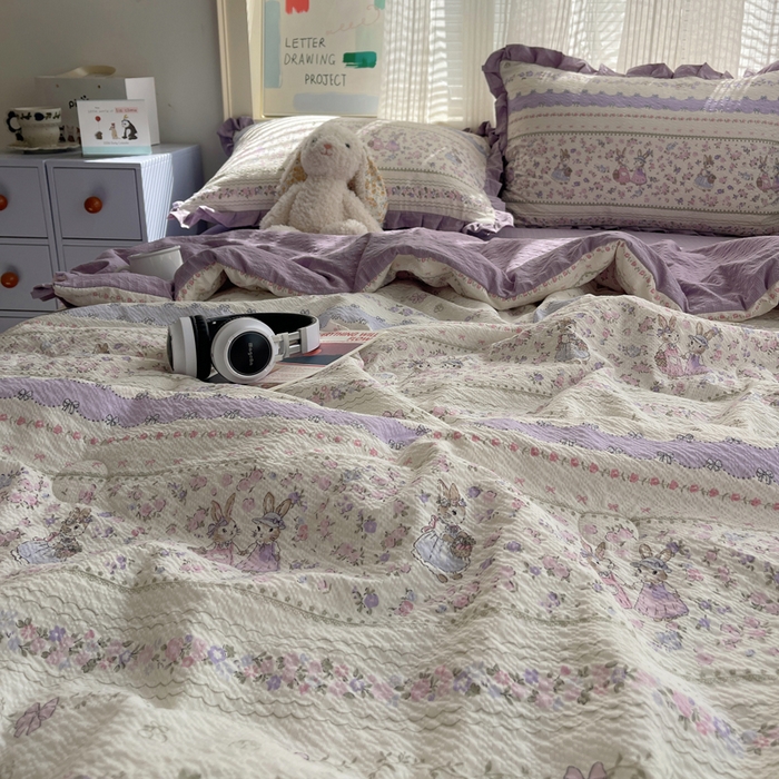 91家纺网 家纺一手货源 找家纺 迪梦姿家纺 2026新款泡芙纱花边款夏被四件套 小兔裙边