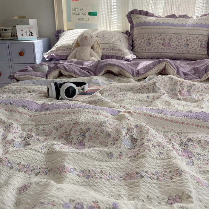 91家纺网 家纺一手货源 找家纺 迪梦姿家纺 2026新款泡芙纱花边款夏被四件套 小兔裙边