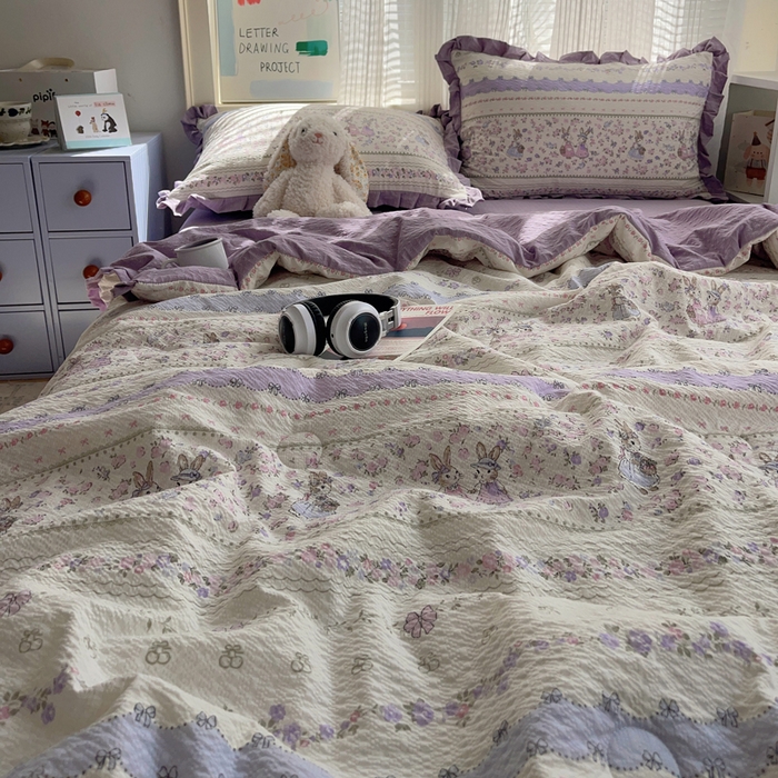 91家纺网 家纺一手货源 找家纺 迪梦姿家纺 2026新款泡芙纱花边款夏被四件套 小兔裙边