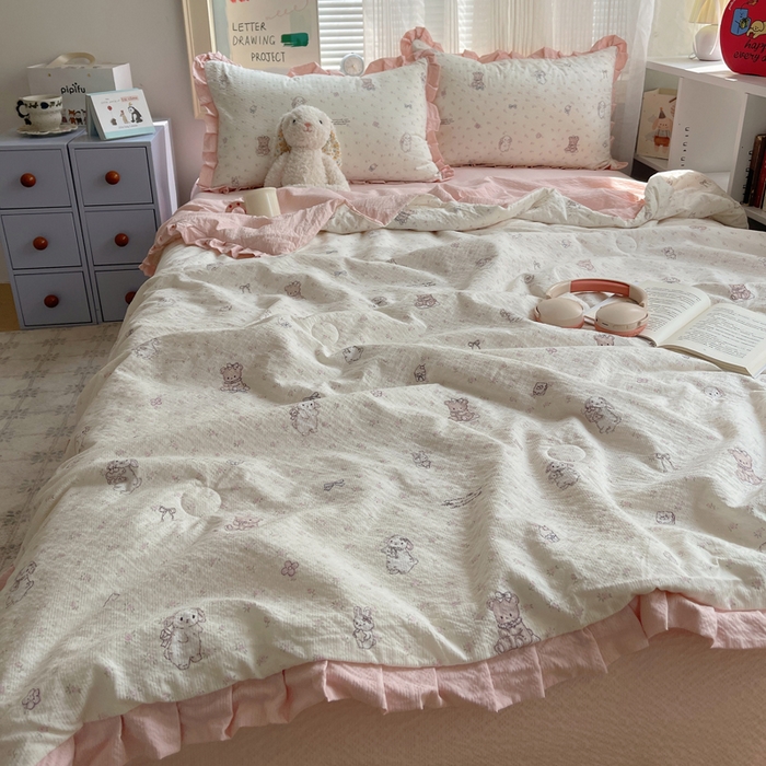 91家纺网 家纺一手货源 找家纺 迪梦姿家纺 2026新款泡芙纱花边款夏被四件套 悦悦小兔