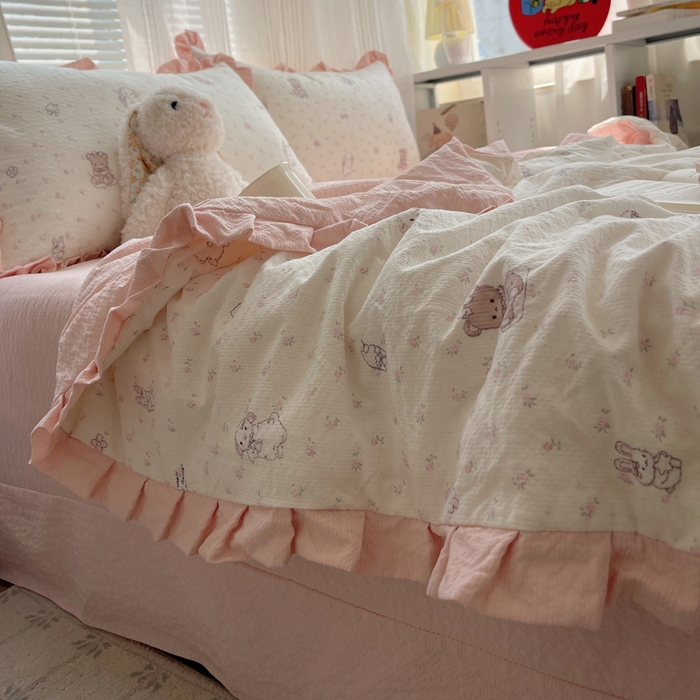 91家纺网 家纺一手货源 找家纺 迪梦姿家纺 2026新款泡芙纱花边款夏被四件套 悦悦小兔