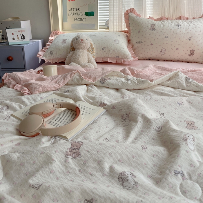 91家纺网 家纺一手货源 找家纺 迪梦姿家纺 2026新款泡芙纱花边款夏被四件套 悦悦小兔