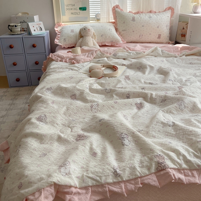 91家纺网 家纺一手货源 找家纺 迪梦姿家纺 2026新款泡芙纱花边款夏被四件套 悦悦小兔