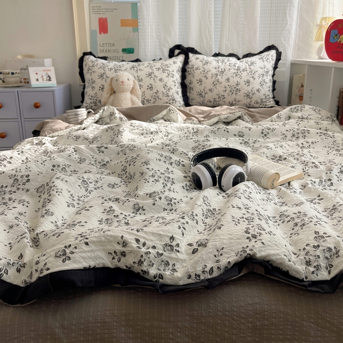 91家纺网 家纺一手货源 找家纺 迪梦姿家纺 2026新款泡芙纱花边款夏被四件套 只闻花香