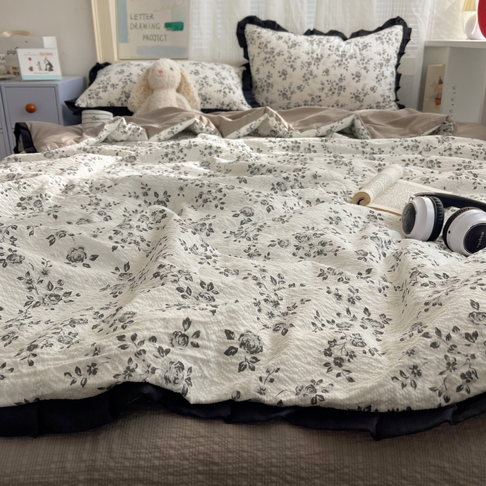 91家纺网 家纺一手货源 找家纺 迪梦姿家纺 2026新款泡芙纱花边款夏被四件套 只闻花香