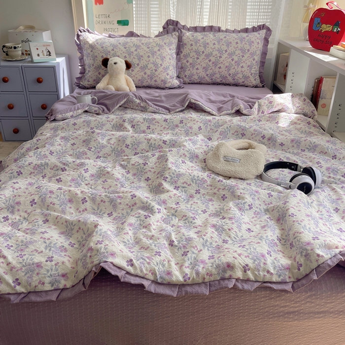 91家纺网 家纺一手货源 找家纺 迪梦姿家纺 2026新款泡芙纱花边款夏被四件套 紫雾花蝶集