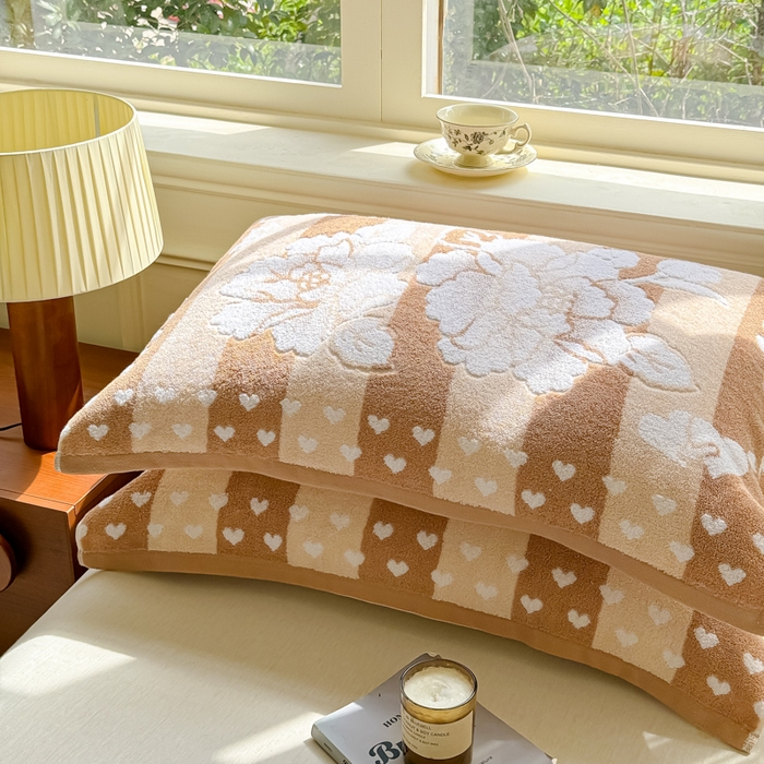91家纺网 家纺一手货源 找家纺 乐家毛巾被（工厂自产自销） 2026新款A类全棉老上海毛圈枕巾 桃心牡丹棕