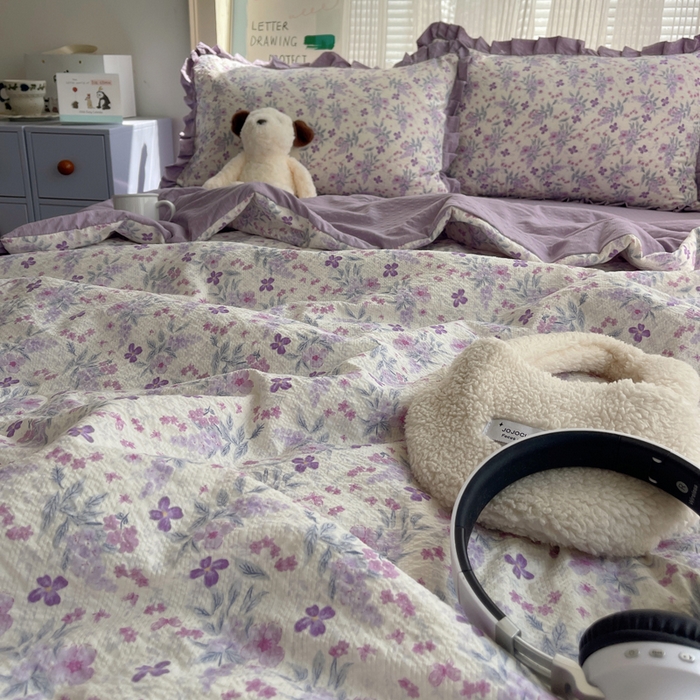 91家纺网 家纺一手货源 找家纺 迪梦姿家纺 2026新款泡芙纱花边款夏被四件套 紫雾花蝶集