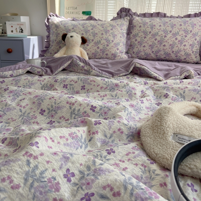 91家纺网 家纺一手货源 找家纺 迪梦姿家纺 2026新款泡芙纱花边款夏被四件套 紫雾花蝶集