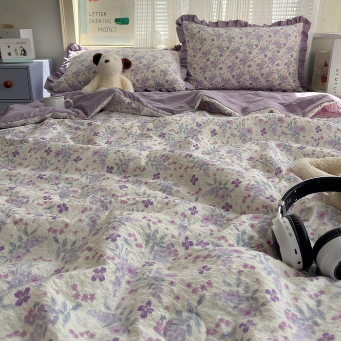 91家纺网 家纺一手货源 找家纺 迪梦姿家纺 2026新款泡芙纱花边款夏被四件套 紫雾花蝶集