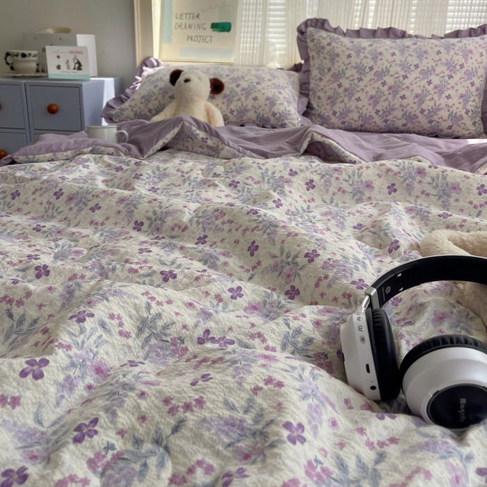 91家纺网 家纺一手货源 找家纺 迪梦姿家纺 2026新款泡芙纱花边款夏被四件套 紫雾花蝶集