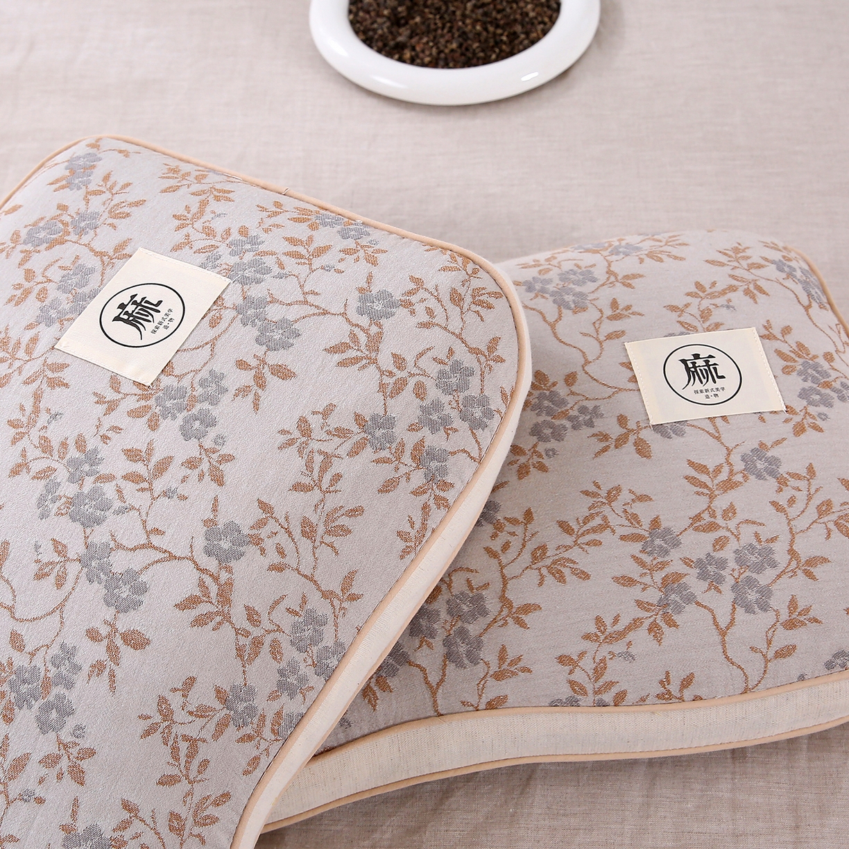 91家纺网 家纺一手货源 找家纺 珍贝家纺 2026新款棉麻荞麦枕枕头枕芯 棉麻荞麦枕-藤蔓花