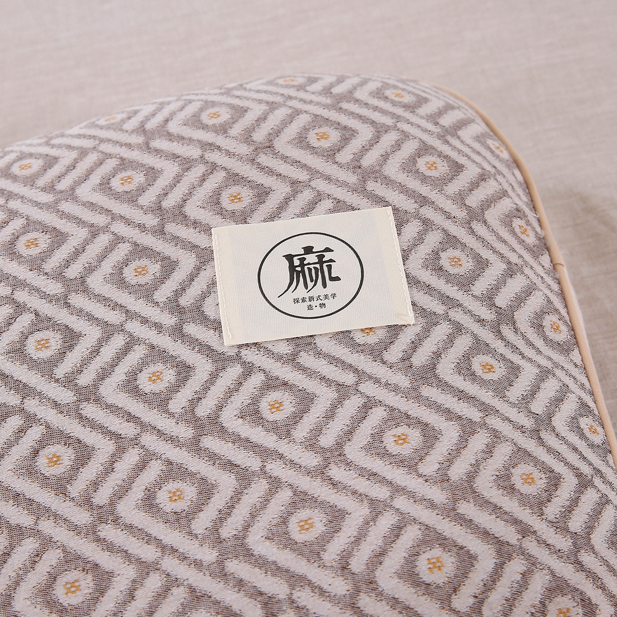 91家纺网 家纺一手货源 找家纺 珍贝家纺 2026新款棉麻荞麦枕枕头枕芯 棉麻荞麦枕-回格纹