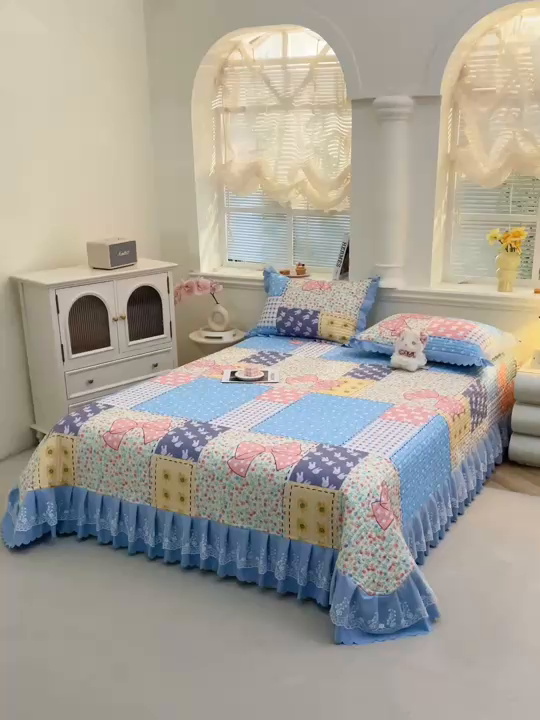 91家纺网 家纺一手货源 找家纺 彩亿家纺 2026春夏新品四季床盖泡芙棉双层纱蕾丝床裙加厚床单 爱丽丝