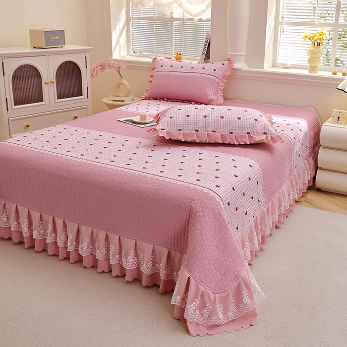 91家纺网 家纺一手货源 找家纺 彩亿家纺 2026春夏新品四季床盖泡芙棉双层纱蕾丝床裙加厚床单 甜心粉