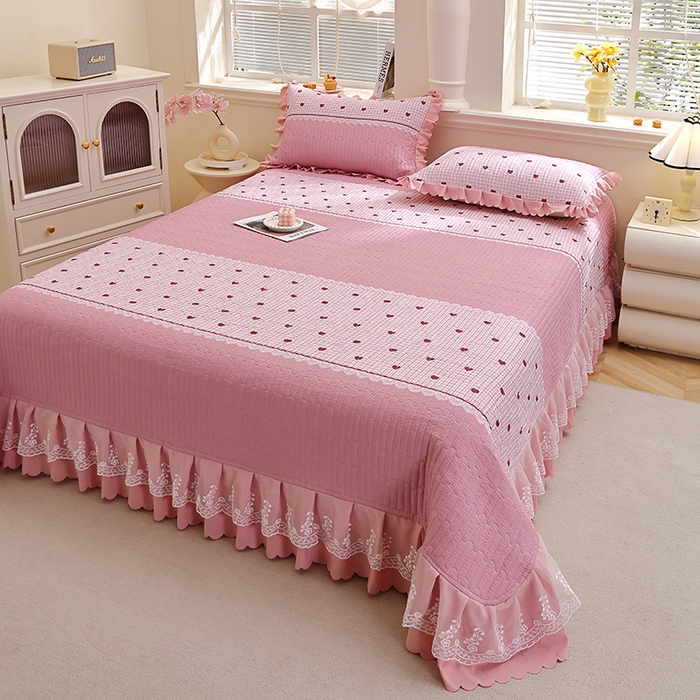 91家纺网 家纺一手货源 找家纺 彩亿家纺 2026春夏新品四季床盖泡芙棉双层纱蕾丝床裙加厚床单 甜心粉