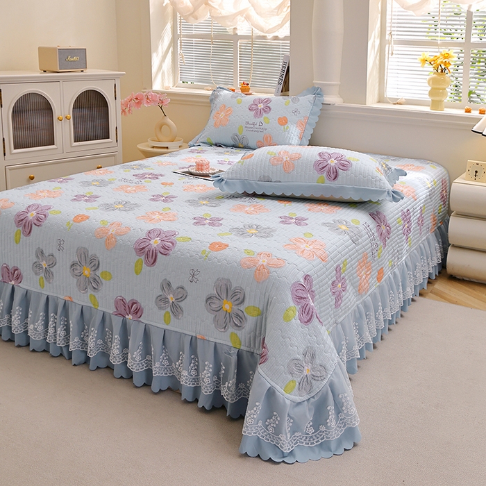 91家纺网 家纺一手货源 找家纺 彩亿家纺 2026春夏新品四季床盖泡芙棉双层纱蕾丝床裙加厚床单 夏花