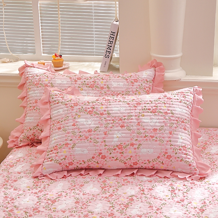 91家纺网 家纺一手货源 找家纺 彩亿家纺 2026春夏新品四季床盖泡芙棉双层纱蕾丝床裙加厚床单 小桃兔