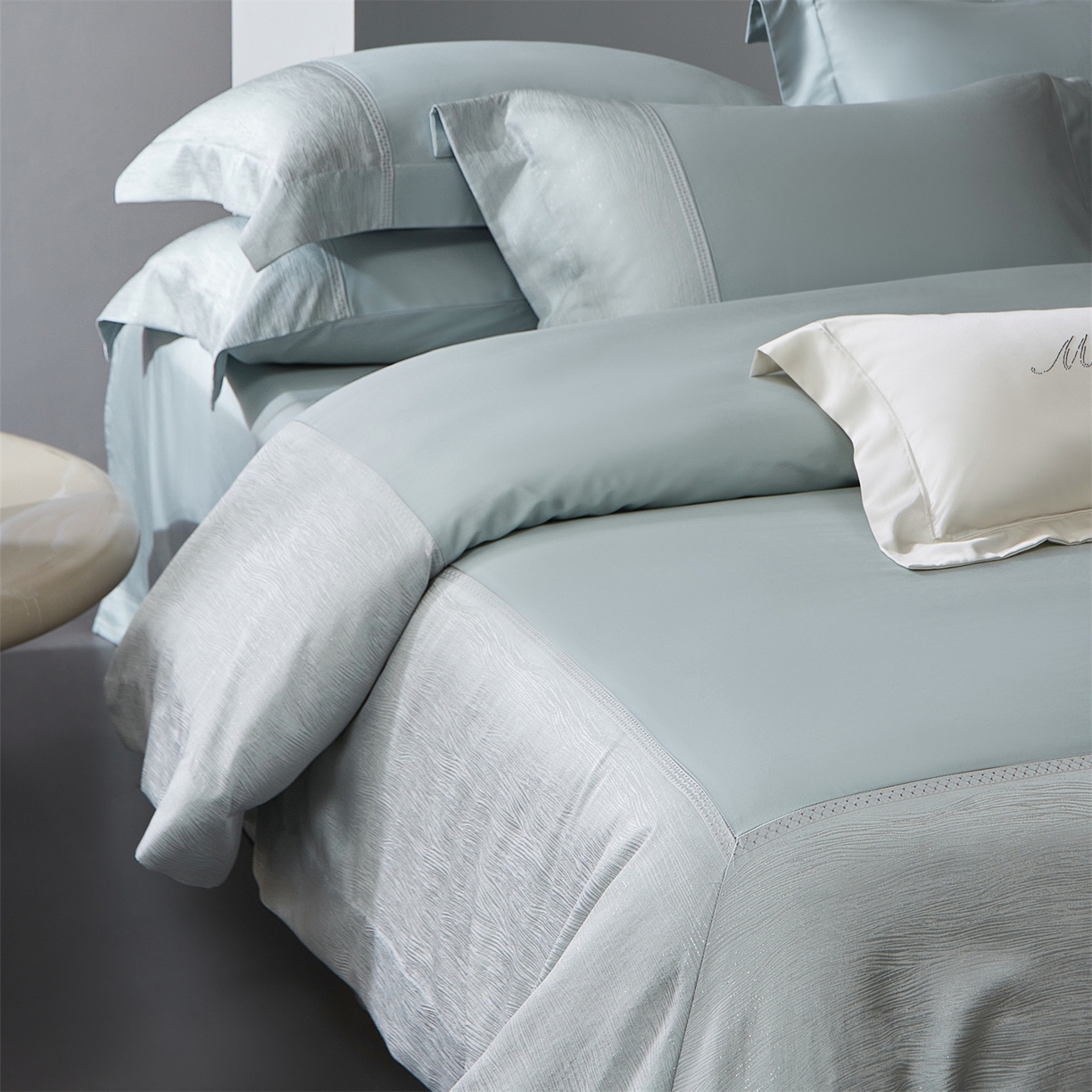 91家纺网 家纺一手货源 找家纺 （总）馨蕊家居 2026春夏新款100S全棉纯棉高精密提花刺绣四件套-追光