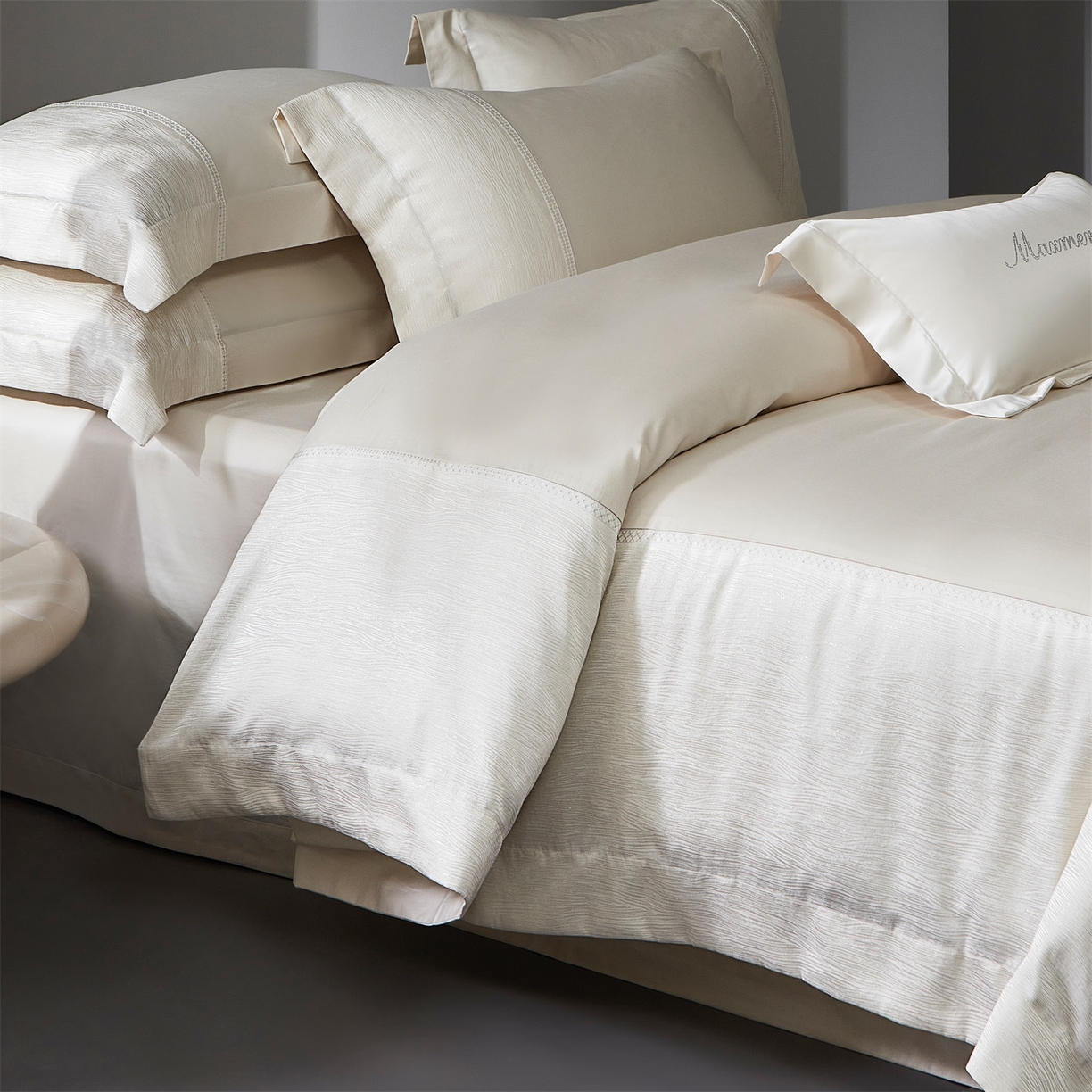 91家纺网 家纺一手货源 找家纺 馨蕊家居 2026春夏新款100S全棉纯棉高精密提花刺绣四件套-追光 追光-奶咖