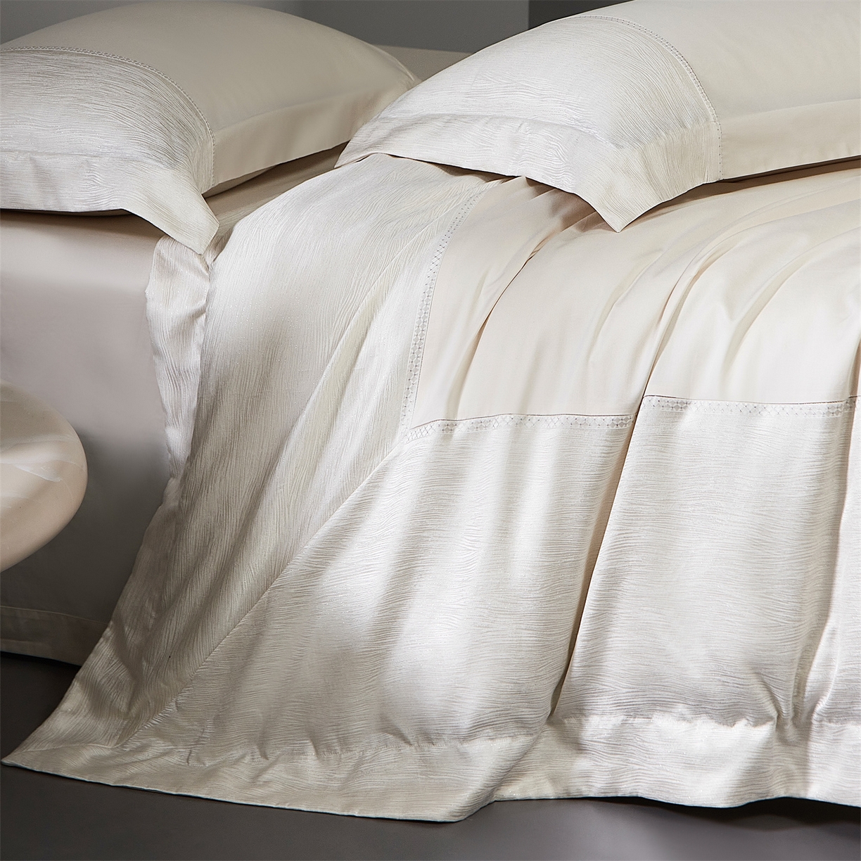 91家纺网 家纺一手货源 找家纺 馨蕊家居 2026春夏新款100S全棉纯棉高精密提花刺绣四件套-追光 追光-奶咖