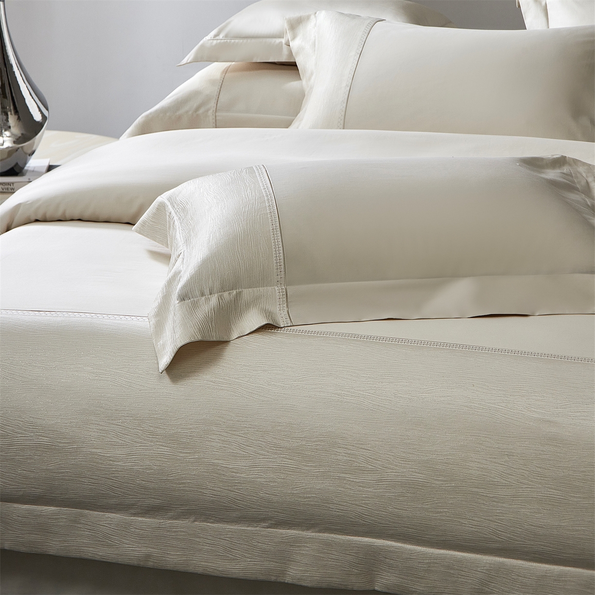 91家纺网 家纺一手货源 找家纺 馨蕊家居 2026春夏新款100S全棉纯棉高精密提花刺绣四件套-追光 追光-奶咖