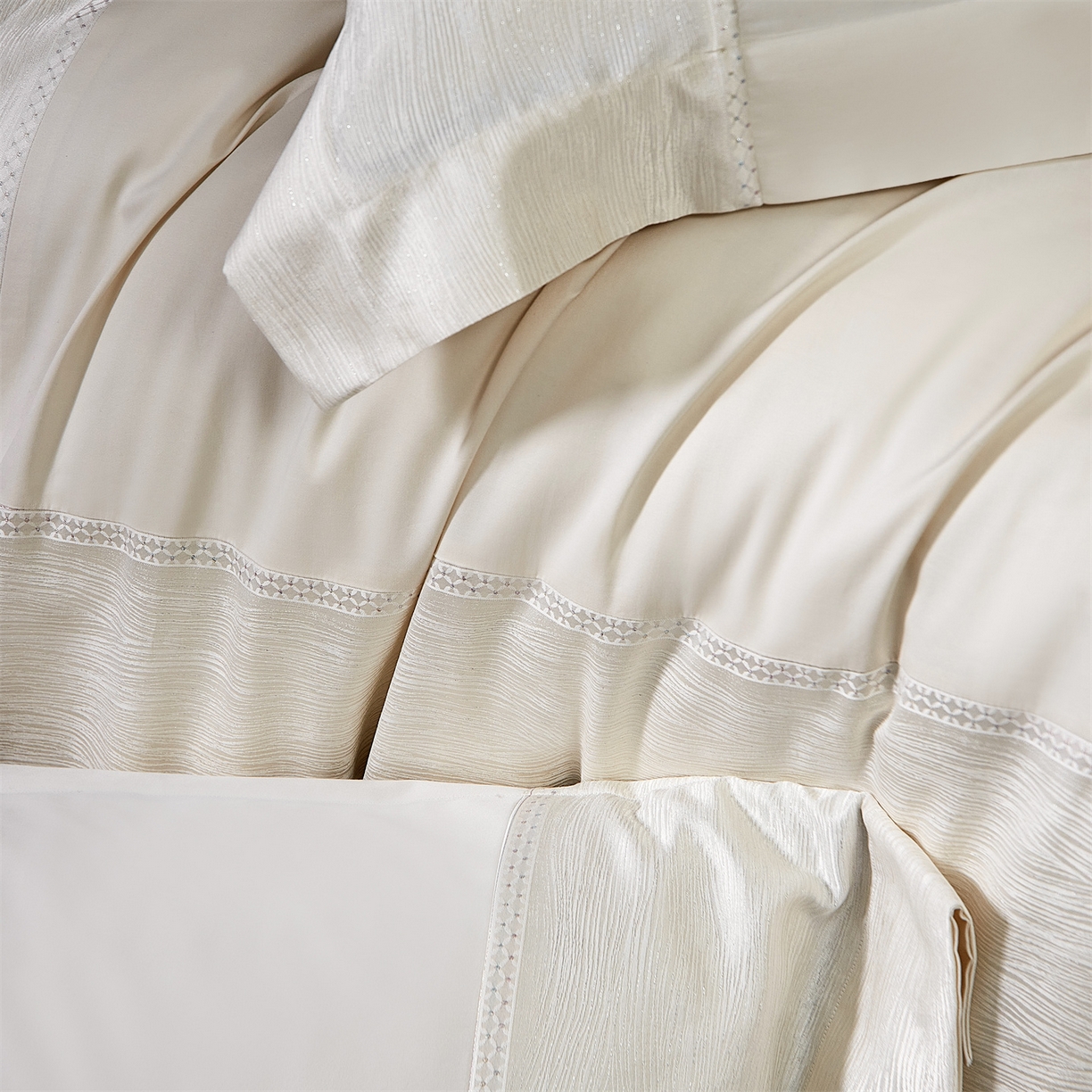 91家纺网 家纺一手货源 找家纺 馨蕊家居 2026春夏新款100S全棉纯棉高精密提花刺绣四件套-追光 追光-奶咖