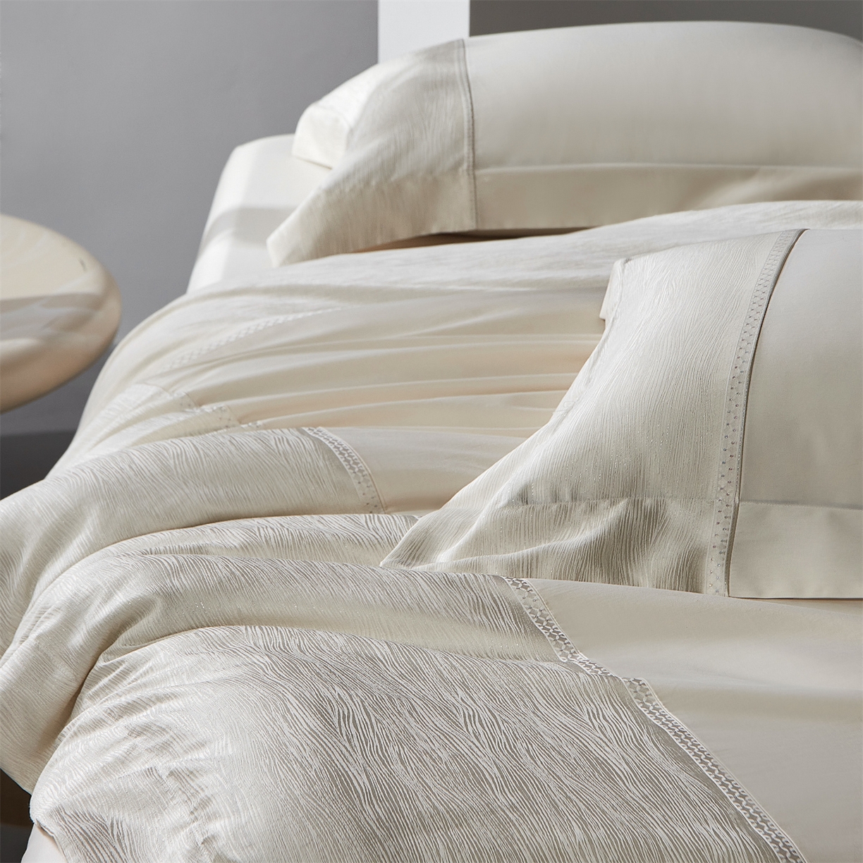 91家纺网 家纺一手货源 找家纺 馨蕊家居 2026春夏新款100S全棉纯棉高精密提花刺绣四件套-追光 追光-奶咖