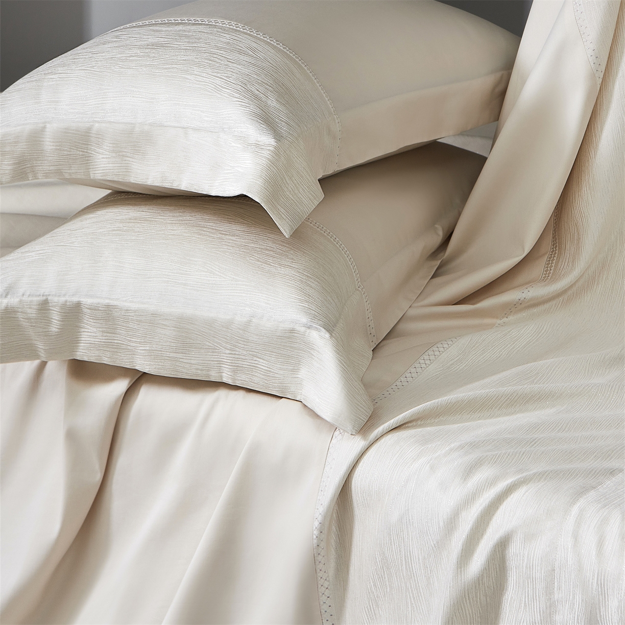 91家纺网 家纺一手货源 找家纺 馨蕊家居 2026春夏新款100S全棉纯棉高精密提花刺绣四件套-追光 追光-奶咖