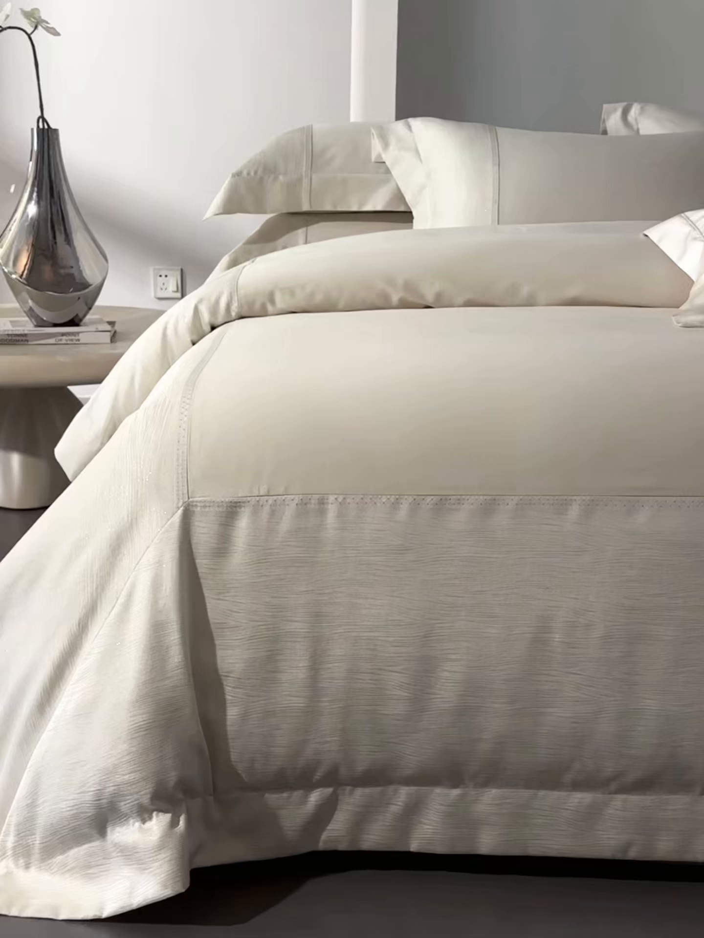 91家纺网 家纺一手货源 找家纺 馨蕊家居 2026春夏新款100S全棉纯棉高精密提花刺绣四件套-追光 追光-奶咖