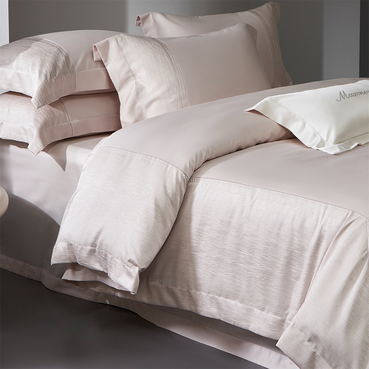 91家纺网 家纺一手货源 找家纺 馨蕊家居 2026春夏新款100S全棉纯棉高精密提花刺绣四件套-追光 追光-蔷薇粉