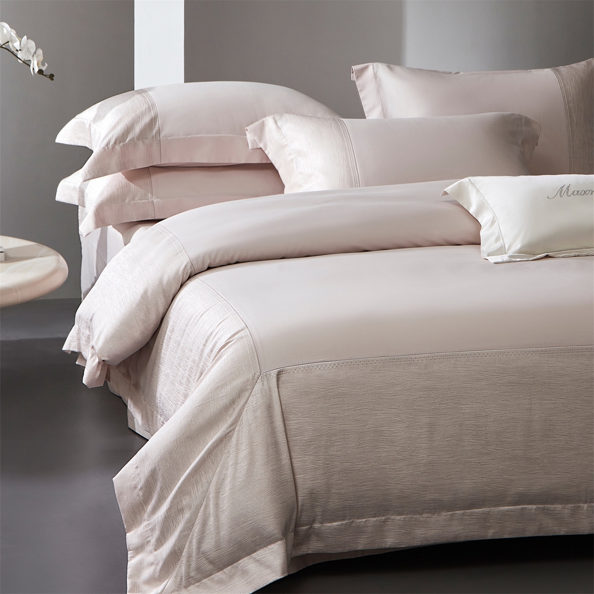 91家纺网 家纺一手货源 找家纺 馨蕊家居 2026春夏新款100S全棉纯棉高精密提花刺绣四件套-追光 追光-蔷薇粉