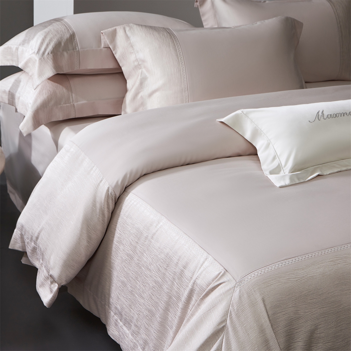 91家纺网 家纺一手货源 找家纺 馨蕊家居 2026春夏新款100S全棉纯棉高精密提花刺绣四件套-追光 追光-蔷薇粉