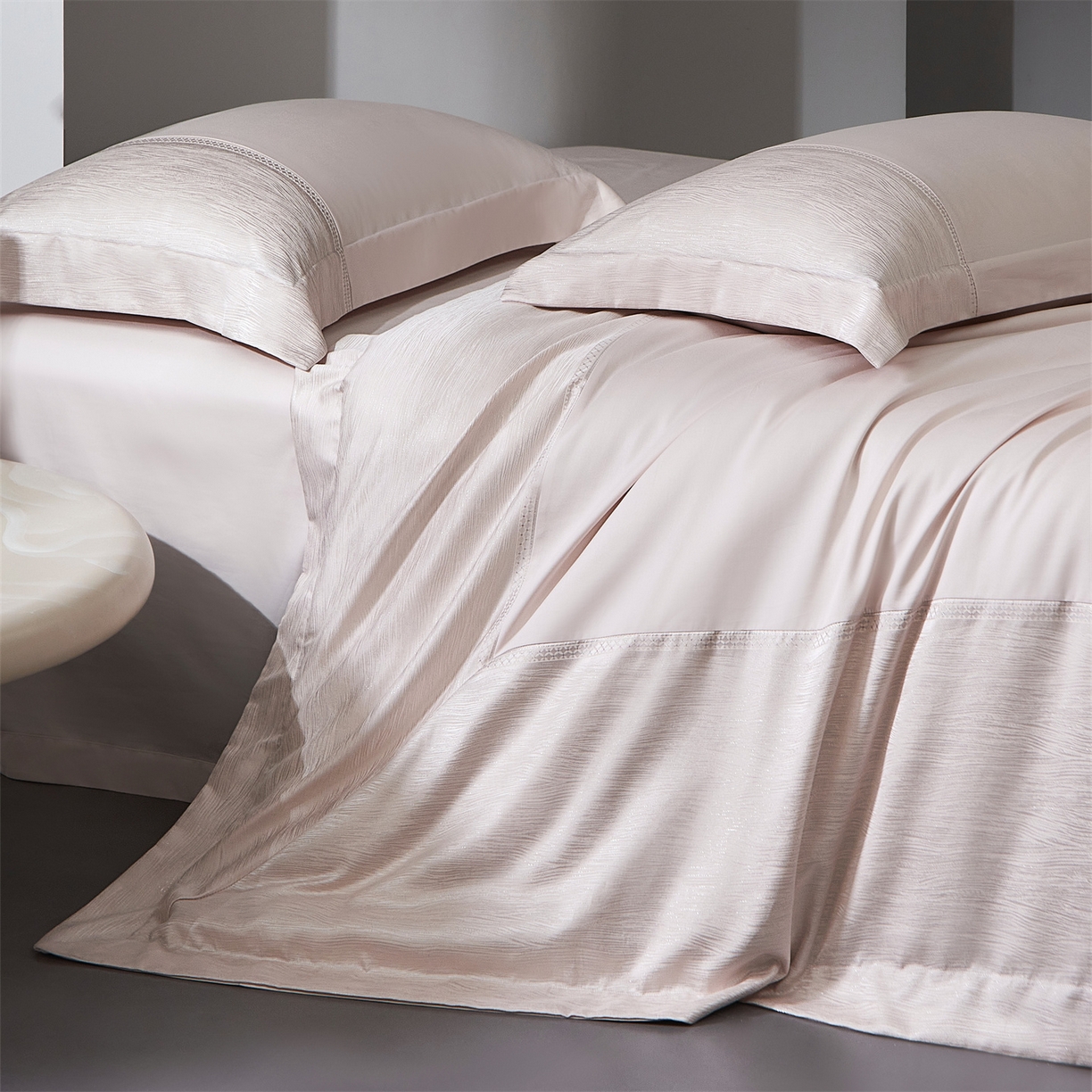 91家纺网 家纺一手货源 找家纺 馨蕊家居 2026春夏新款100S全棉纯棉高精密提花刺绣四件套-追光 追光-蔷薇粉