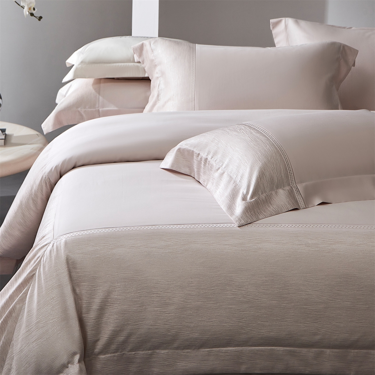 91家纺网 家纺一手货源 找家纺 馨蕊家居 2026春夏新款100S全棉纯棉高精密提花刺绣四件套-追光 追光-蔷薇粉